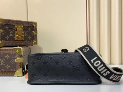 Replica Louis Vuitton Diane Shoulder Bag M46386 Black #3573 - Image 9
