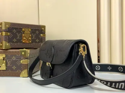 Replica Louis Vuitton Diane Shoulder Bag M46386 Black #3573 - Image 5