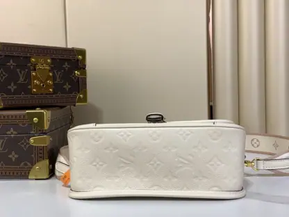 Replica Louis Vuitton Diane Shoulder Bag M46388 Cream #3572 - Image 6