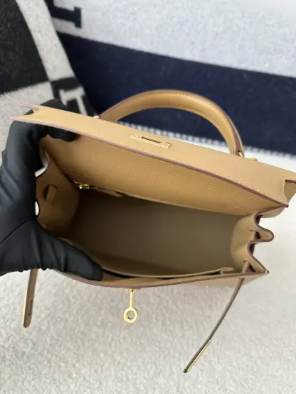 Replica Hermes Kelly 25 0M Chai Handmade Epsom Gold #3544 - Image 7