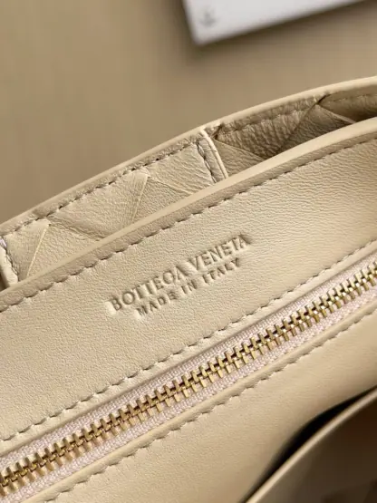 Replica Bottega Veneta Small Andiamo Tote Bag Top handle bag Light butterscotch #3648 - Image 6