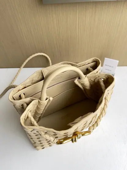 Replica Bottega Veneta Small Andiamo Tote Bag Top handle bag Light butterscotch #3648 - Image 2