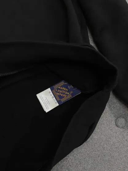 Replica Vip Quality Louis Vuitton Men's Cotton Signature Crewneck Sweatshirt Black 1AFVAQ #3736 - Image 2
