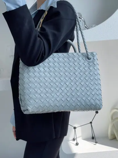Replica Bottega Veneta Medium Andiamo Tote Bag Top handle bag Sterling #3644 - Image 5