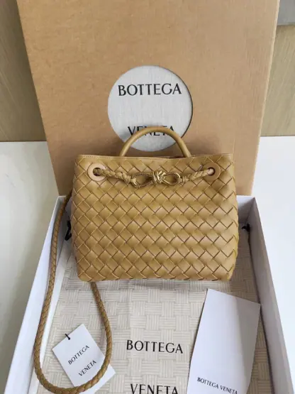 Replica Bottega Veneta Small Andiamo Tote Bag Top handle bag Dark praline #3650 - Image 2