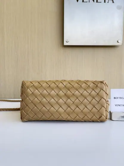 Replica Bottega Veneta Small Andiamo Tote Bag Top handle bag Dark praline #3650 - Image 10