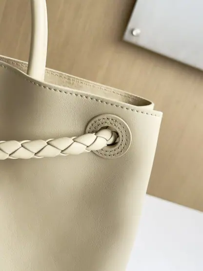 Replica Bottega Veneta Medium Andiamo Tote Bag Light butterscotch #3634 - Image 6