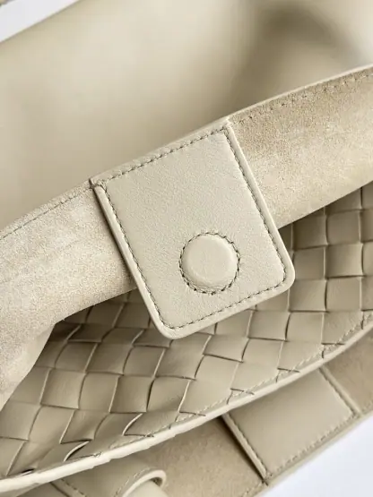 Replica Bottega Veneta Medium Andiamo Tote Bag Light butterscotch #3634 - Image 3