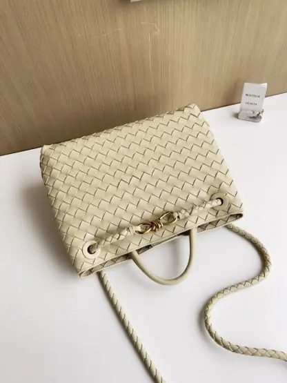 Replica Bottega Veneta Medium Andiamo Tote Bag Top handle bag Light butterscotch #3645 - Image 3