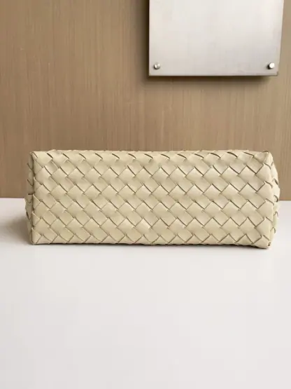 Replica Bottega Veneta Medium Andiamo Tote Bag Top handle bag Light butterscotch #3645 - Image 4