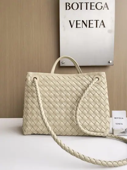 Replica Bottega Veneta Medium Andiamo Tote Bag Top handle bag Light butterscotch #3645 - Image 5