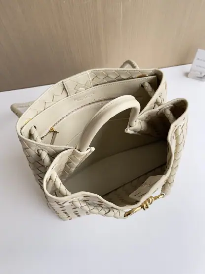 Replica Bottega Veneta Medium Andiamo Tote Bag Top handle bag Light butterscotch #3645 - Image 2