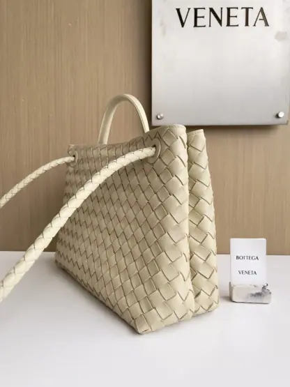 Replica Bottega Veneta Medium Andiamo Tote Bag Top handle bag Light butterscotch #3645 - Image 9