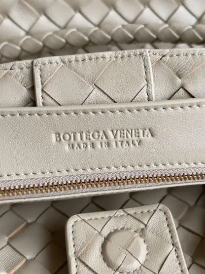 Replica Bottega Veneta Medium Andiamo Tote Bag Top handle bag Light butterscotch #3645 - Image 7
