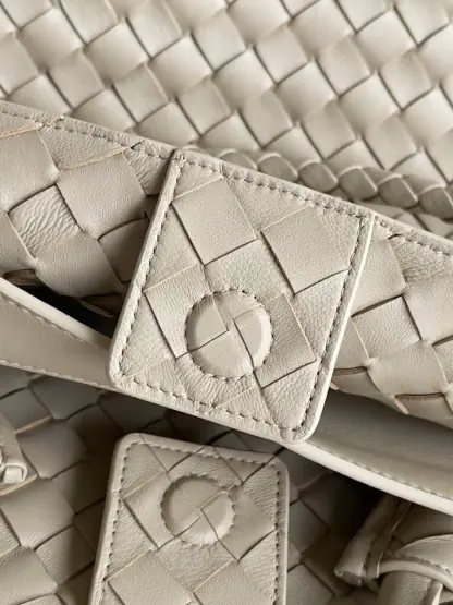 Replica Bottega Veneta Medium Andiamo Tote Bag Top handle bag Light butterscotch #3645 - Image 8