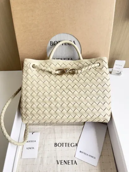 Replica Bottega Veneta Medium Andiamo Tote Bag Top handle bag Light butterscotch #3645 - Image 10