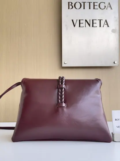 Replica Bottega Veneta Medium Liberta bag Winter Liberta Barolo #3630 - Image 2