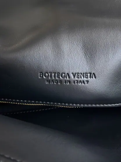 Replica Bottega Veneta Medium Liberta bag Winter Liberta Black #3631 - Image 5