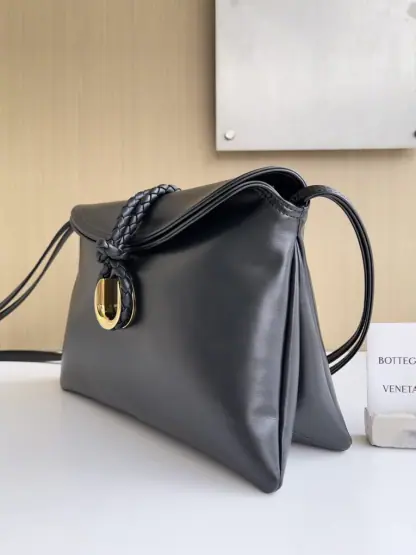 Replica Bottega Veneta Medium Liberta bag Winter Liberta Black #3631 - Image 2