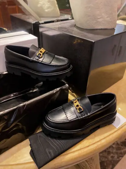 REPLICA CELINE MARGARET LOAFER WITH TRIOMPHE CHAIN IN POLISHED BULL #3923 - Image 6