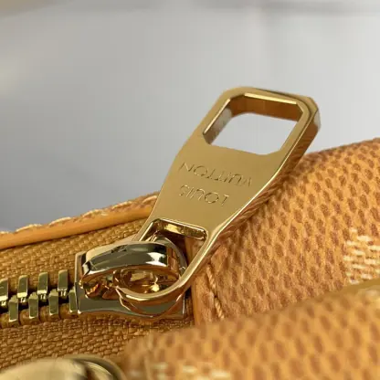 Replica Louis Vuitton Men's 57th Street NYC Avenue Slingbag M12869 #4101 - Image 4