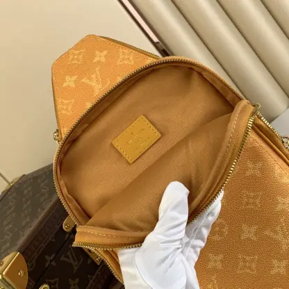 Replica Louis Vuitton Men's 57th Street NYC Avenue Slingbag M12869 #4101 - Image 2