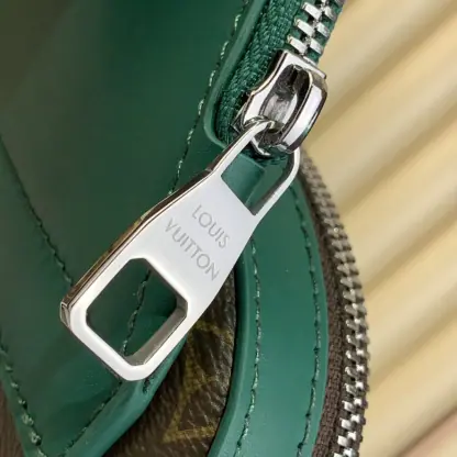 Replica Louis Vuitton Avenue Slingbag Men's Bag M12734 #4100 - Image 4