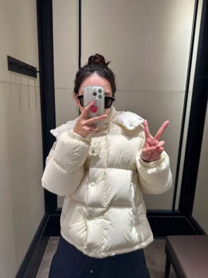 REPLICA MONCLER WOMEN'S ETTORE HOODED TEXTURED SHORT DOWN JACKET WHITE #4133 - Image 10