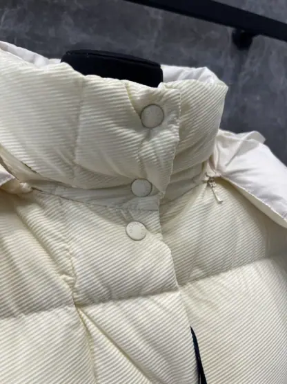 REPLICA MONCLER WOMEN'S ETTORE HOODED TEXTURED SHORT DOWN JACKET WHITE #4133 - Image 7