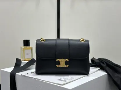 REPLICA CELINE TEEN CELINE VICTOIRE BAG IN SUPPLE CALFSKIN 116593 BLACK #3957