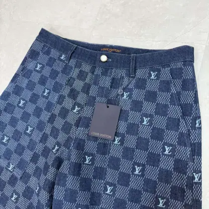 Replica Louis Vuitton Embroidered Damier Denim Shorts 1AFVO5 #4176 - Image 4