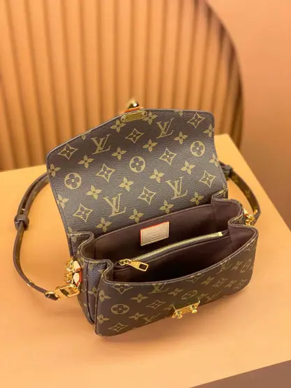 Replica Louis Vuitton Pochette Métis East West vip version Monogram M46279 - Image 3