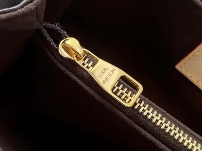 Replica Louis Vuitton Pochette Métis East West vip version Monogram M46279 - Image 18