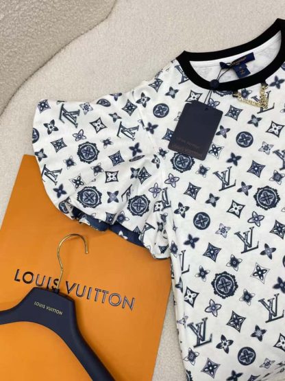 Replica Louis Vuitton Monogram Flounce Sleeve T-Shirt 1AGQB0 - Image 7
