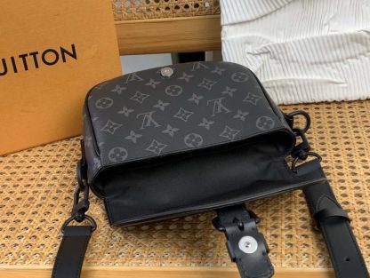 Replica Louis Vuitton Montsouris Messenger PM M12519 Vip Quality - Image 7
