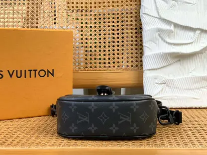 Replica Louis Vuitton Montsouris Messenger PM M12519 Vip Quality - Image 4