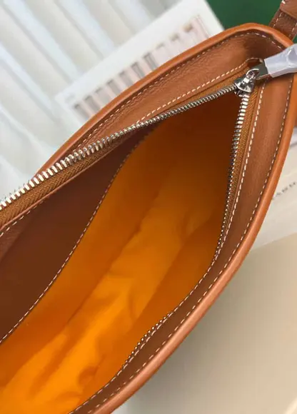 Replica Goyard Hirondelle bag Vip Quality Black & Tan - Image 9