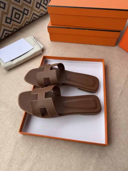 Replica Hermes Oran sandal Women in Gold - Image 7