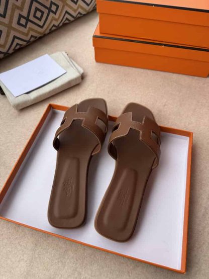 Replica Hermes Oran sandal Women in Gold - Image 6