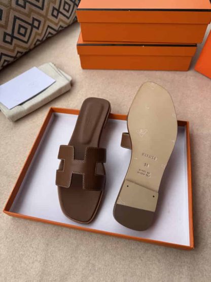 Replica Hermes Oran sandal Women in Gold - Image 10