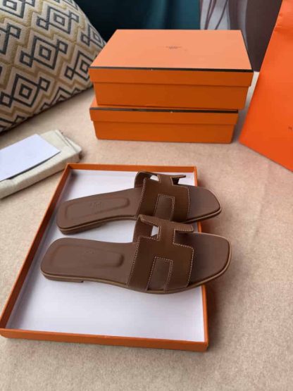 Replica Hermes Oran sandal Women in Gold - Image 9