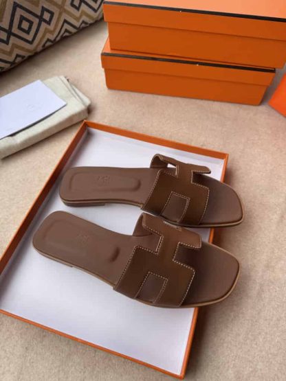 Replica Hermes Oran sandal Women in Gold - Image 5