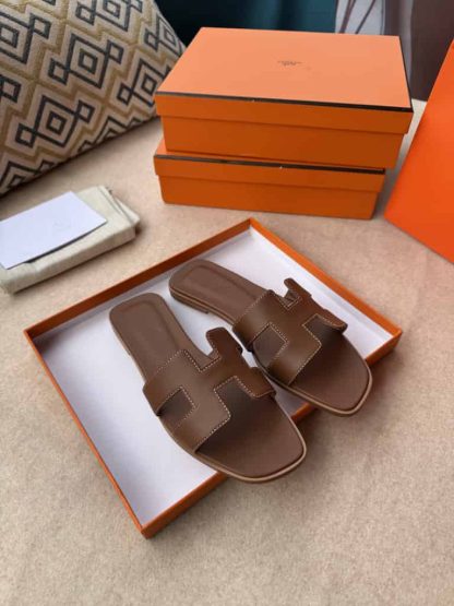 Replica Hermes Oran sandal Women in Gold - Image 4