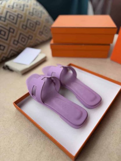 Replica Hermes Oran sandal Women in Bruyère Purple - Image 10