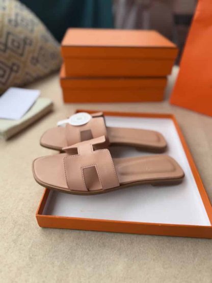 Replica Hermes Oran sandal Women in Beige Natura - Image 3