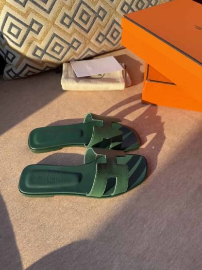 Replica Hermes Oran sandal Women in Vert Viride - Image 9