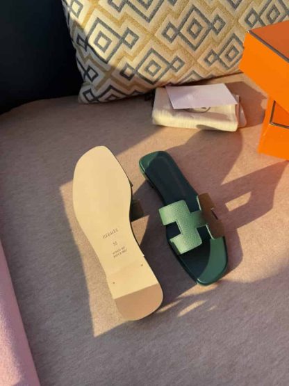 Replica Hermes Oran sandal Women in Vert Viride - Image 11