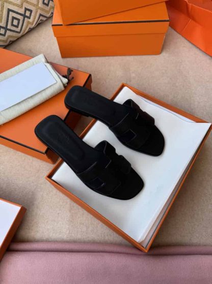 Replica Hermes Oran sandal Women in Noir - Image 4