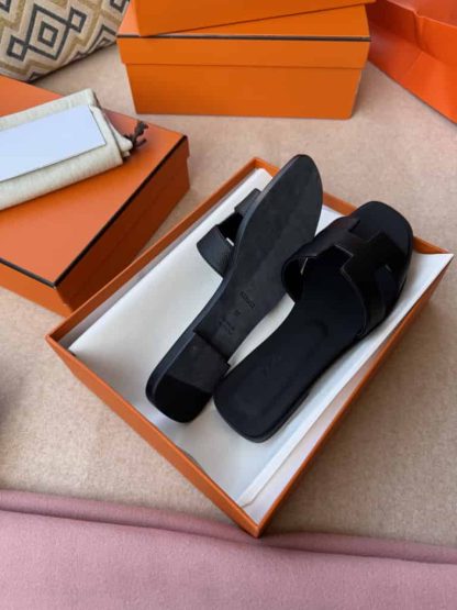 Replica Hermes Oran sandal Women in Noir - Image 10