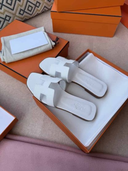 Replica Hermes Oran sandal Women in Blanc - Image 2